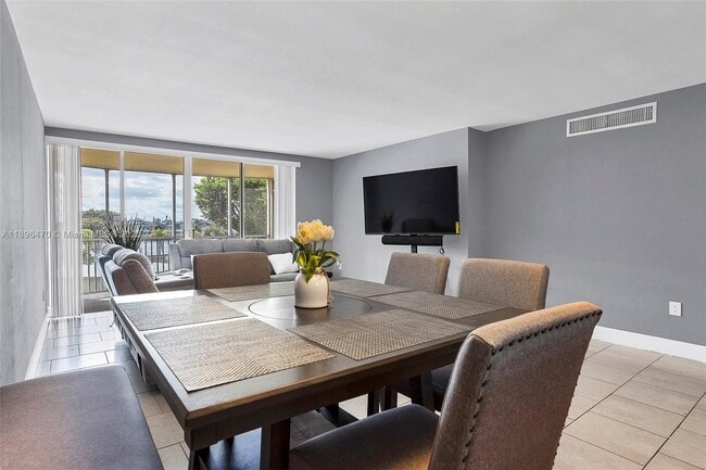 Photo - 1750 NE 191st St Unit 309-2