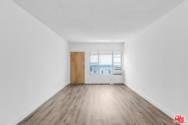 Photo - 1812 N Gramercy Pl Unidad 11