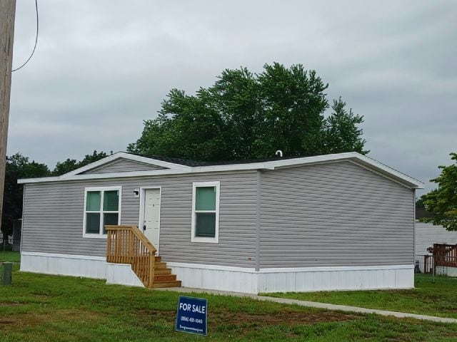 Photo - 868 E Commerce St