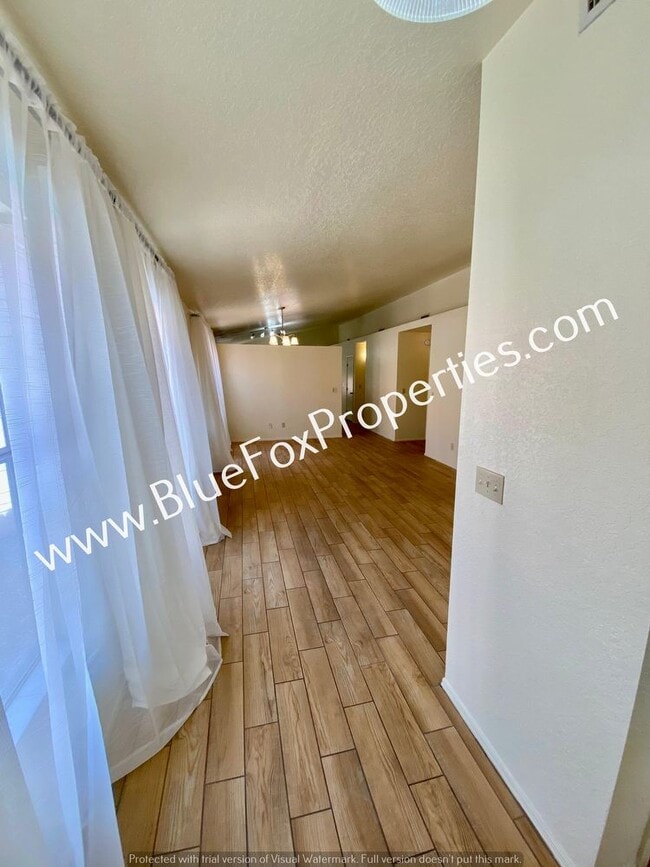 Photo - 4692 W Knollside St