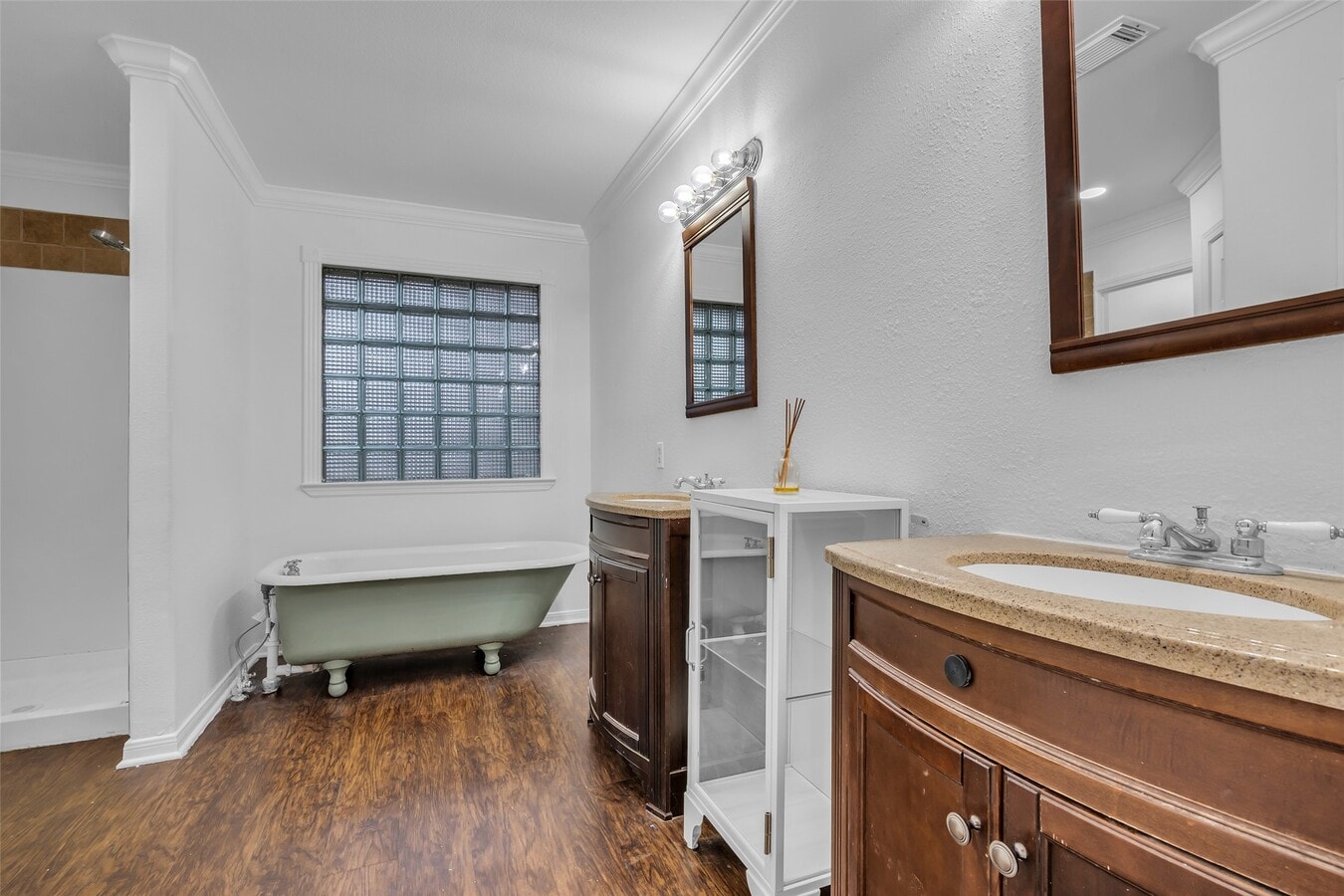 Photo - 701 Ravensworth Dr