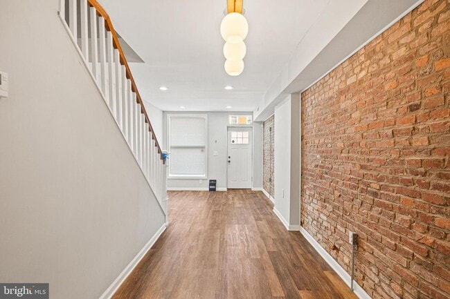 Photo - Gorgeous Large 3 Bedroom 3 Bathroom Rental in Hollins Market