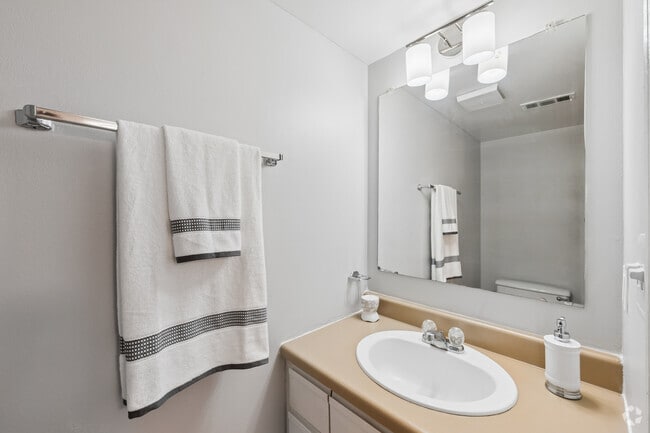 2BR, 1.5BA Townhouse - 1,026SF - Half-Bath