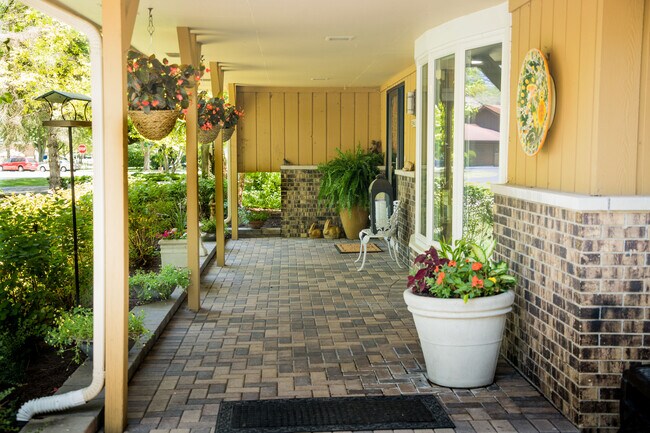 Front Entrance - 28W461 Juanita Dr