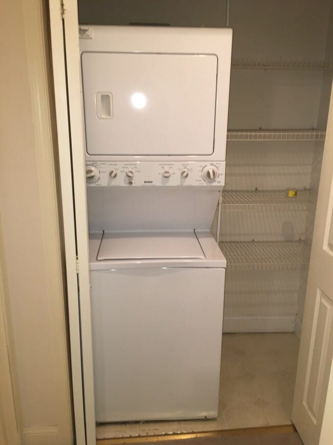 Photo - 1 Bed / 1 Bath Unit - Prime Location! Unit 203