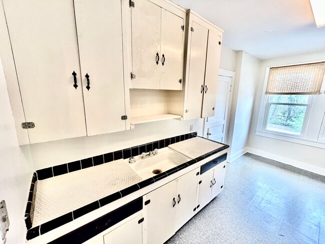 Photo - 811 Kenmore Ave Unidad Apt. D