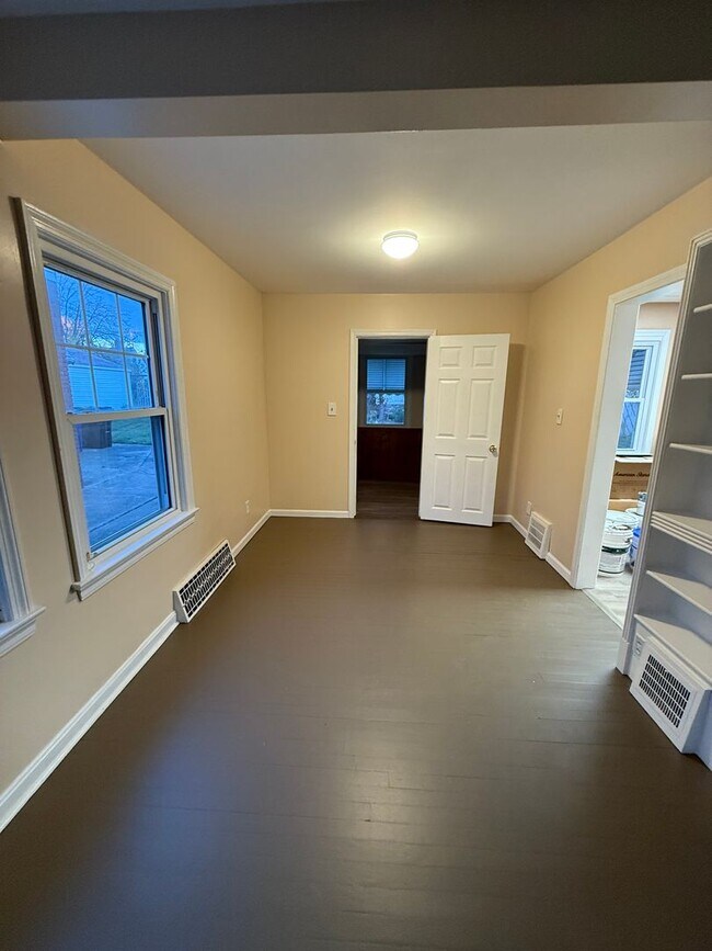 Photo - Lee/Harvard 3 Bedroom Single water/sewer i...