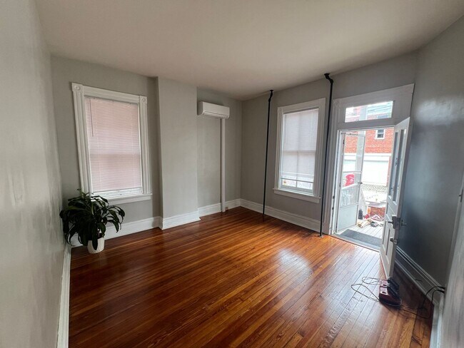 Photo - 2711 W Grace St Unit Apt. 02