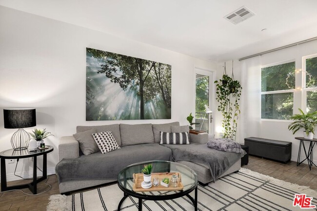 Building Photo - 7100 Playa Vista Dr Unit 216 Rental