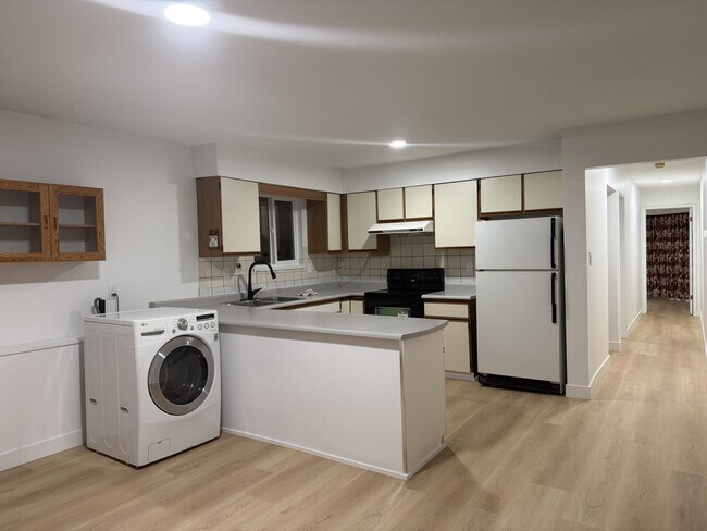 Photo - 2215 E 51st Ave