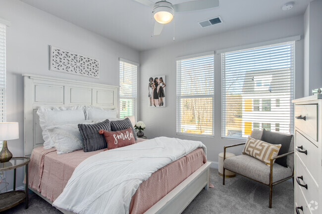 3BR, 3.5BA - 1,786SF