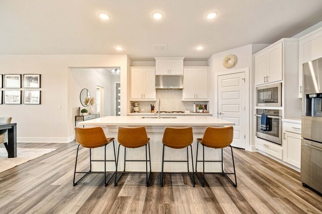 Modern Easton Park Corner-Lot Home with 3-Car Garage, Study & Luxury Finishes - Modern Easton Park Corner-Lot Home with 3-Car Garage, Study & Luxury Finishes