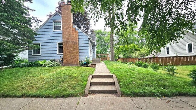 Building Photo - "Charming 3-Bed Home in Saint Paul - Cozy 1,385 Sq. Ft. Retreat!"