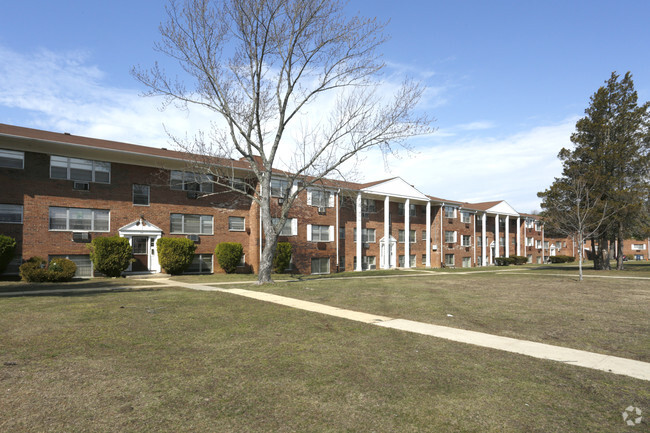 Building Photo - Brentwood Gardens Rental