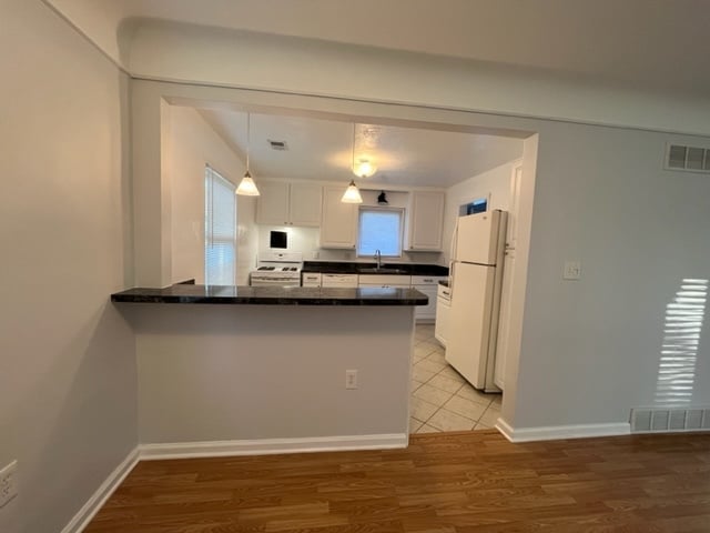 Photo - 220 S Manitou Ave