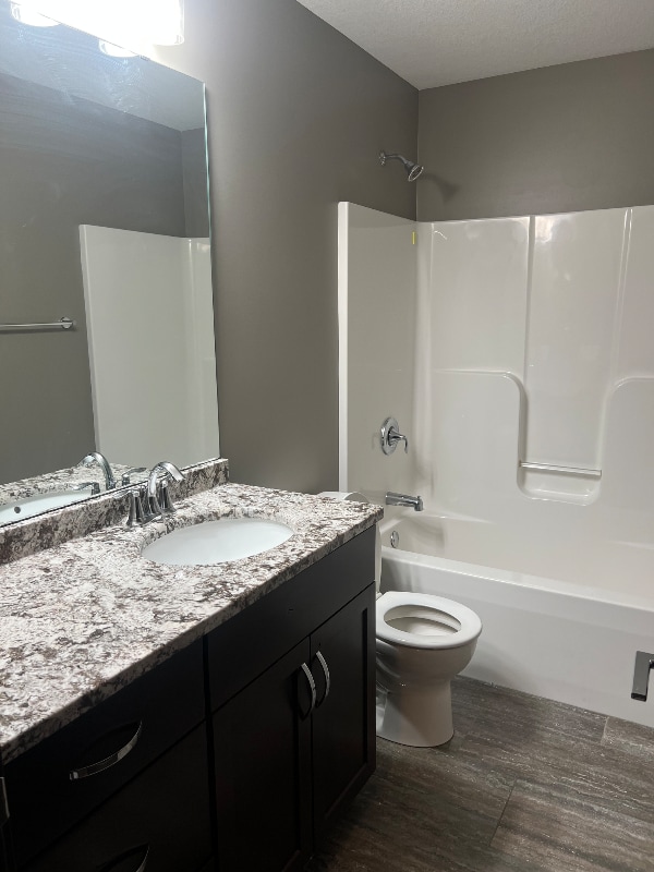 Photo - 306 Luella Pl NE