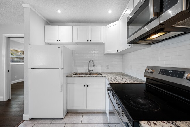 Photo - Southern Oaks