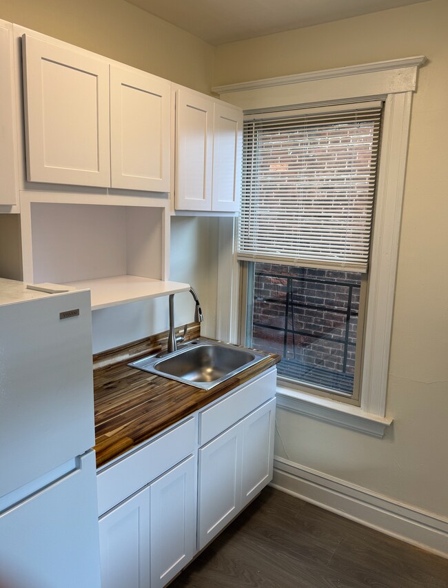 Photo - 1564 Chase Ave Unit 4