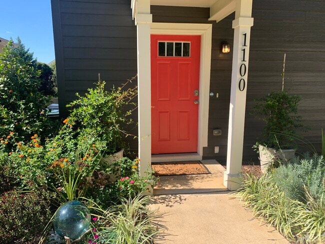 Entry Front Porch - 1100 Coleman St