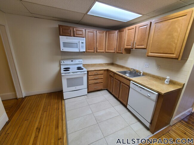 437 Cambridge St Unit 4