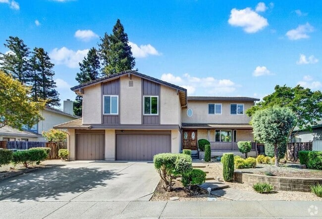 Building Photo - AVAILABLE NOW Rental