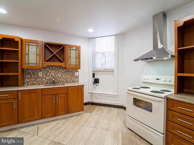 Building Photo - 225 S 49th St Unit 1