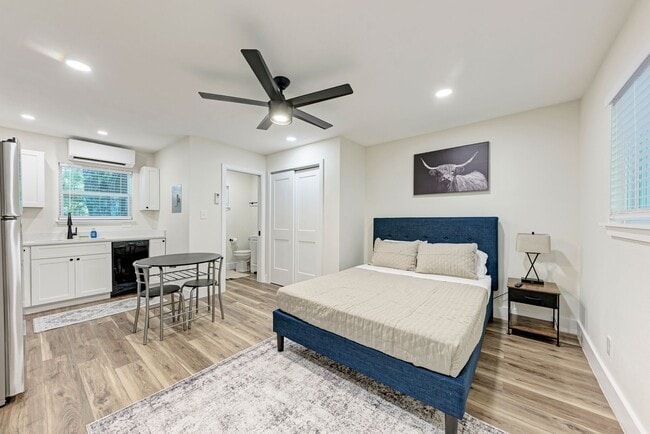 Photo - For Lease – Fully Furnished Studio Near UT