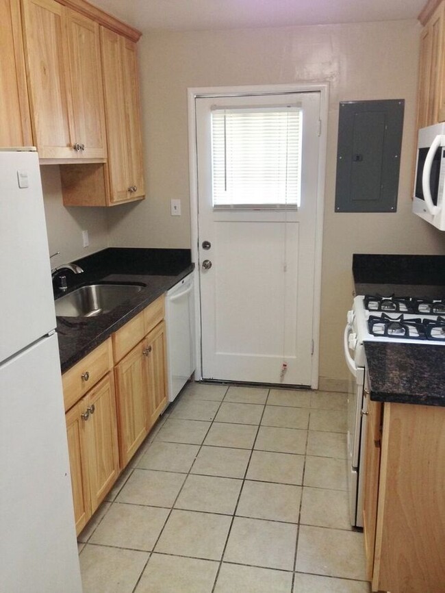 1 bed 1 bath Apartment with 1-car Garage i... - 1 bed 1 bath Apartment with 1-car Garage i...