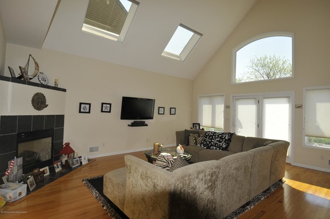 Photo - 1619 Ocean Ave