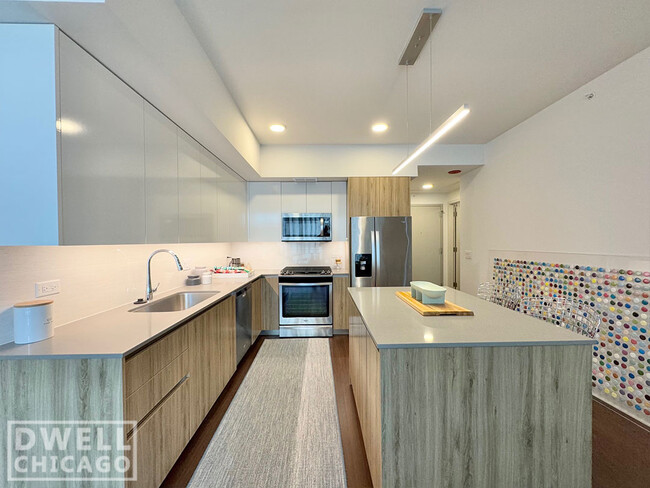 Building Photo - 322 N Orleans St Rental