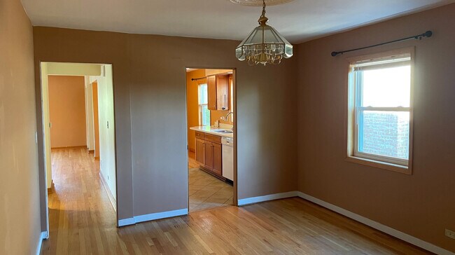 Photo - 840 Dunlop Ave