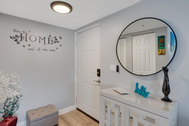 Photo - 1670 N 42ND Cir Unidad 102