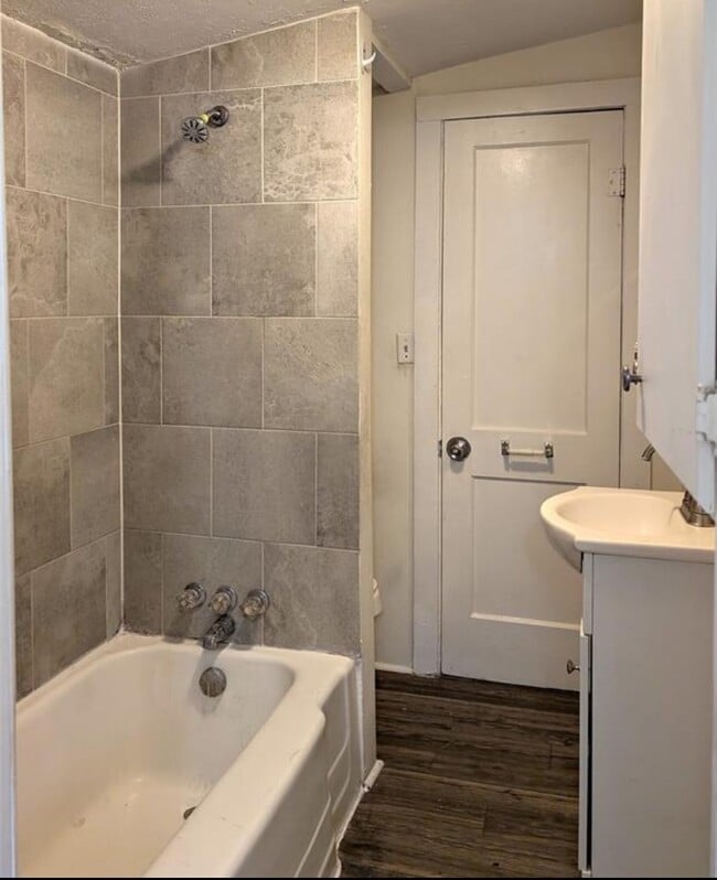 Photo - 214 W Marion St