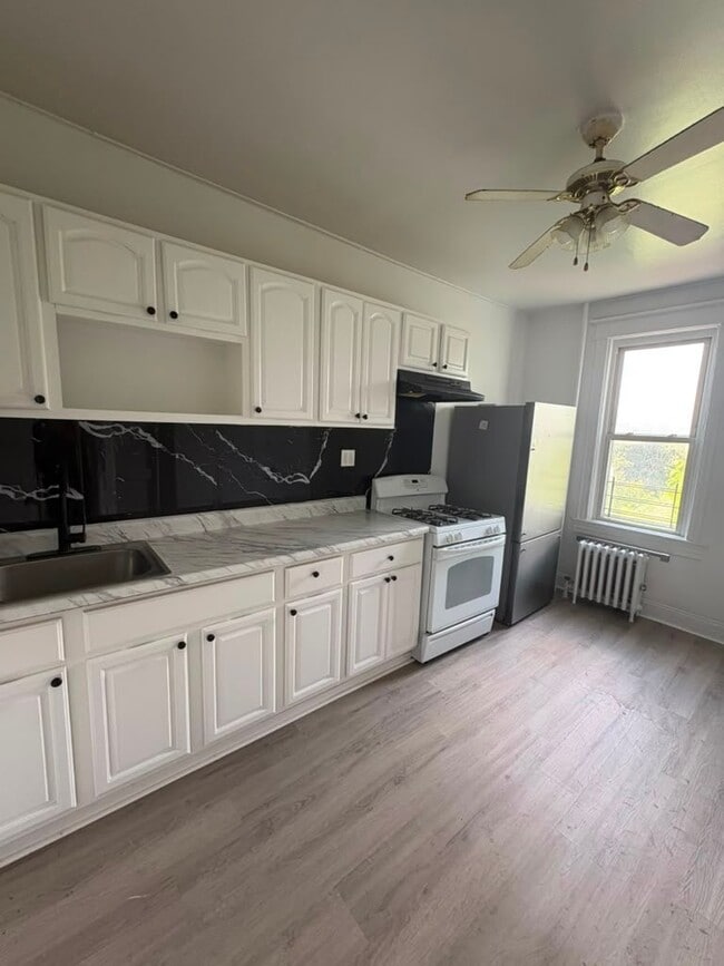 Photo - 127 Stanley Ave Unit Apt 2