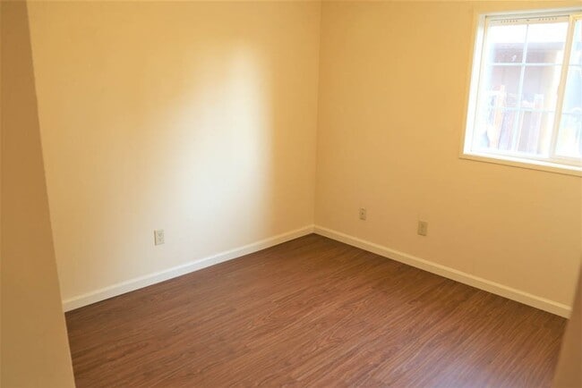 Photo - 3 Bed 2 Bath Home with Huge Fenced Yard/ Air Conditioning/ Solar Power