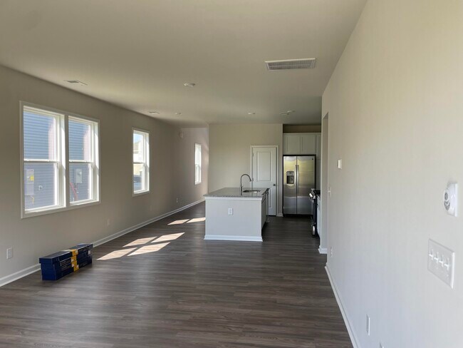 Photo - 634 Manitou Cir