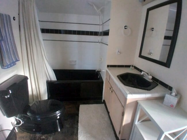 Photo - 16410 St James Cir