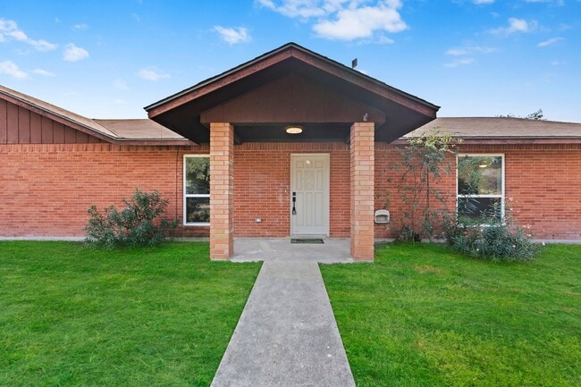 Building Photo - Chic, Bright, and Inviting - Welcome to Lark!