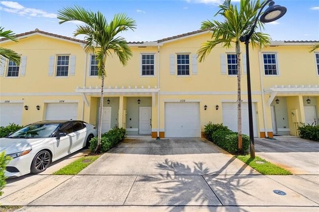 Building Photo - 1102 NW 40th Way Rental