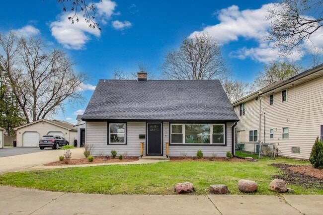 Photo - 139 S Quentin Rd House