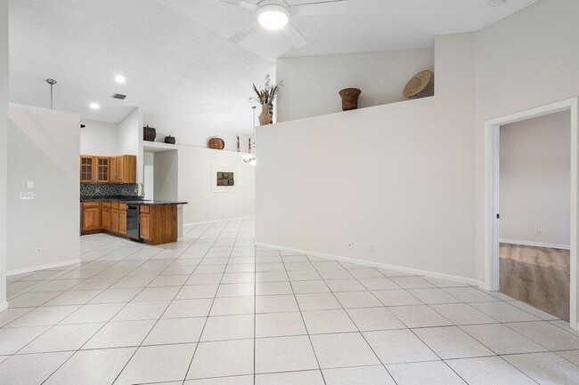 Photo - 10679 Lake Shore Dr