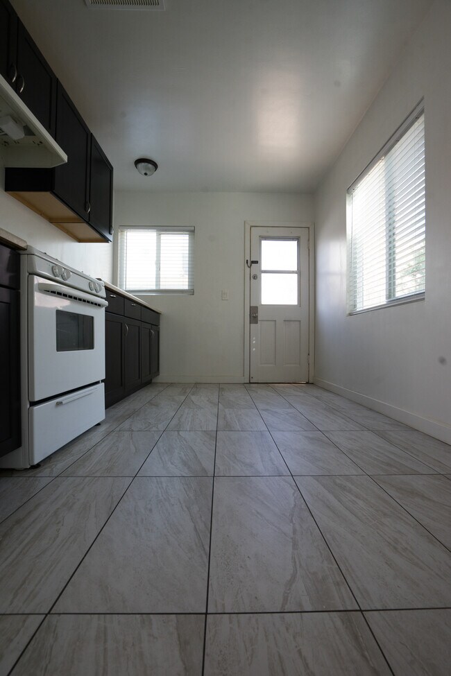 Kitchen - 5614 Auckland Ave Unit 5614