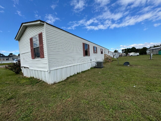 Photo - 3 BR | 2 BA Mobile Home in Pikeville *Trash Pick-Up Included*