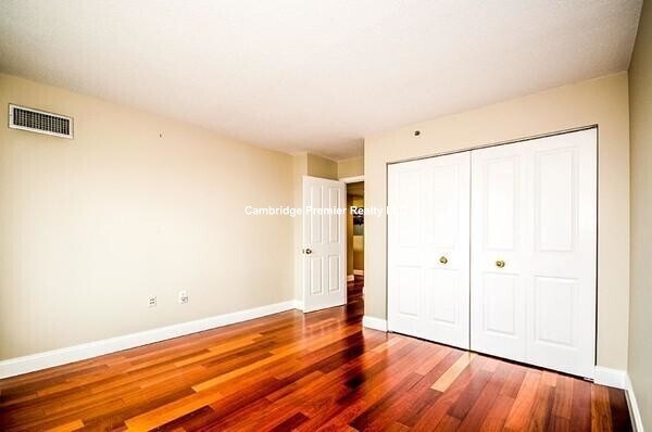 Photo - 8 Museum Way