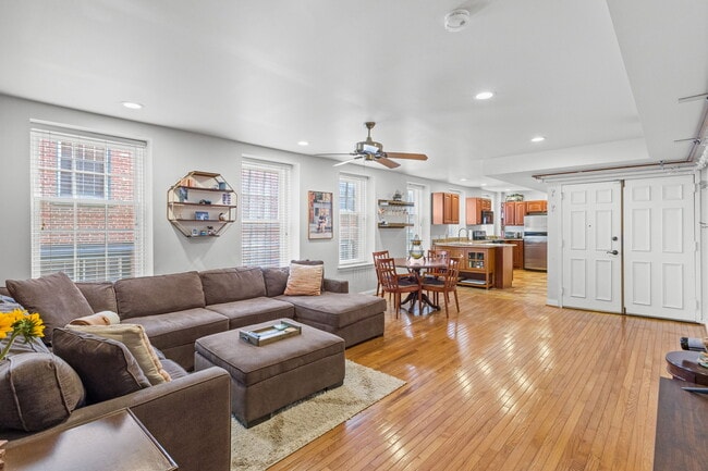 Photo - 142 N Bread St Unit 2