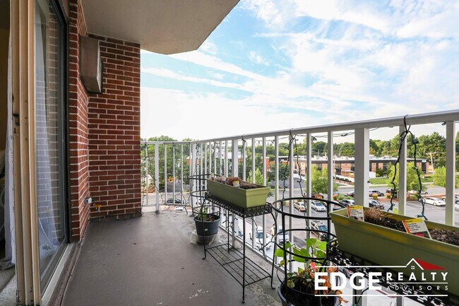 Photo - 131 Coolidge Ave Unit 522