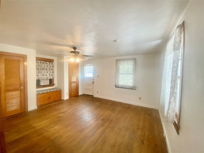 Photo - 5618 Avenue L