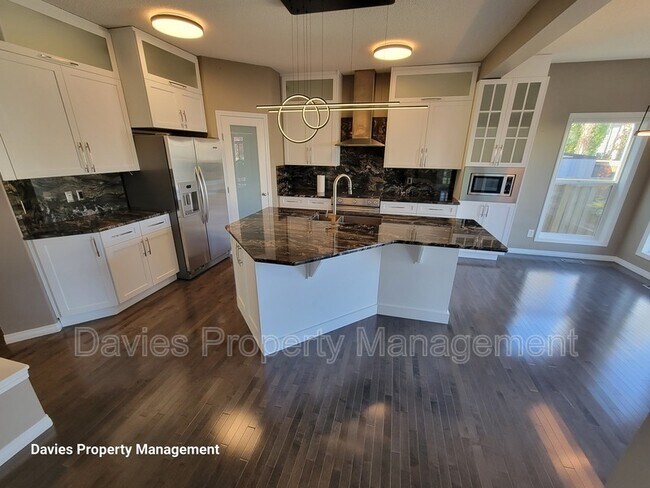 Photo - 8380 Shaske Crescent NW