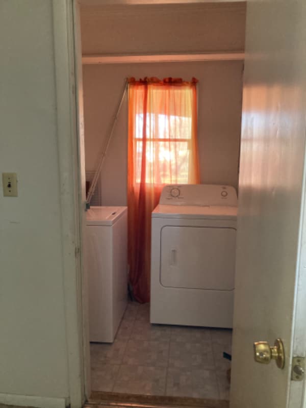 Photo - 5912 Owen St