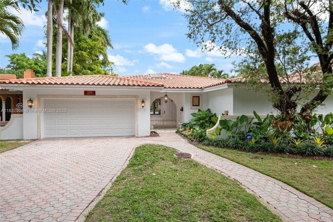 Photo - 1320 Alhambra Cir Casa